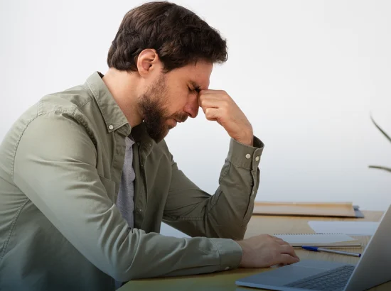 ¿Cómo evito estafas al buscar trabajo en línea?